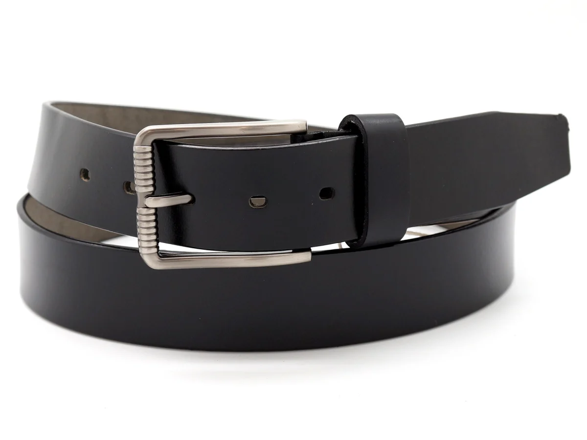Ribbed-trim black belt with silver pin buckle