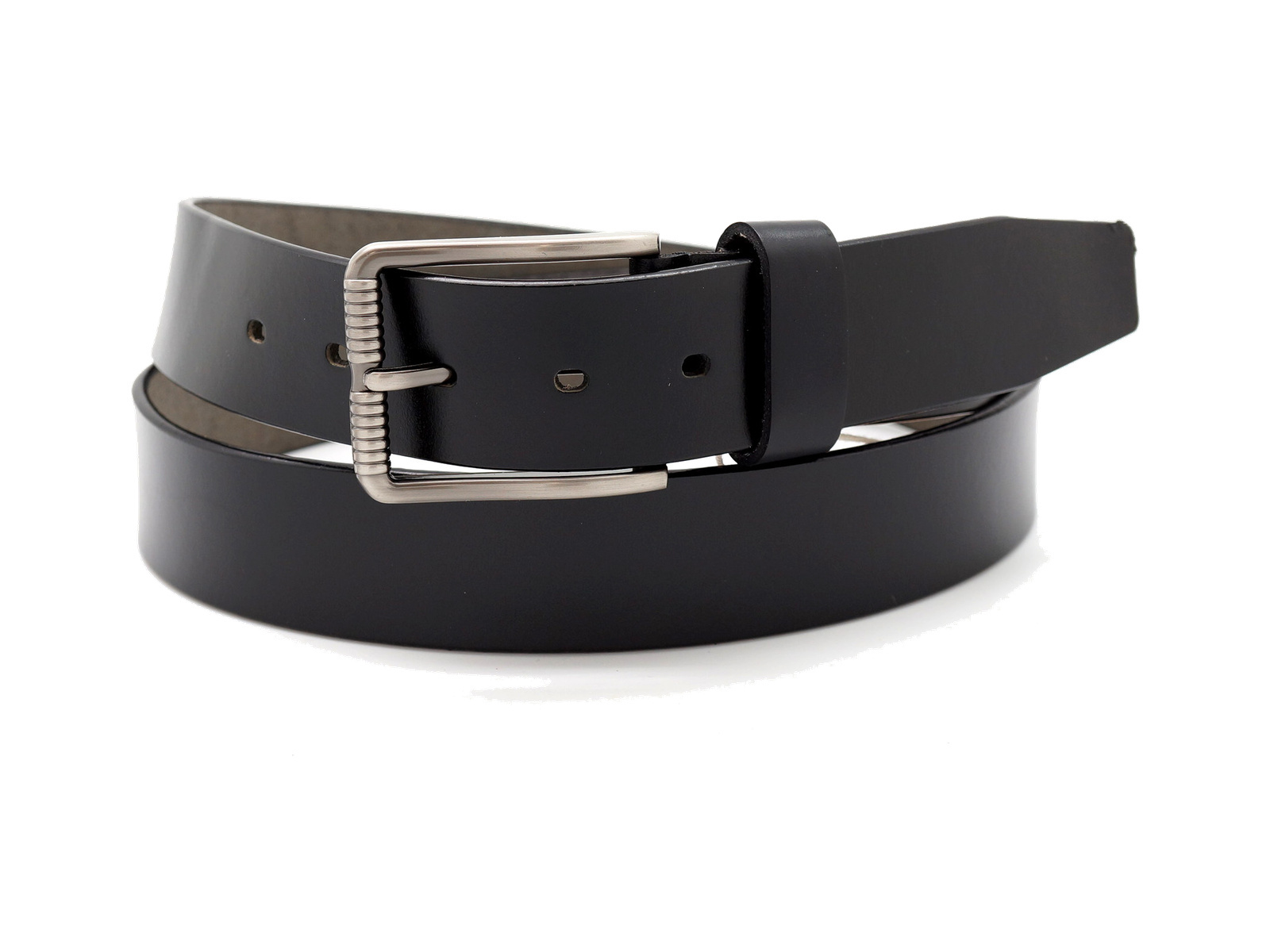 Ribbed trim black belt with silver pin buckle